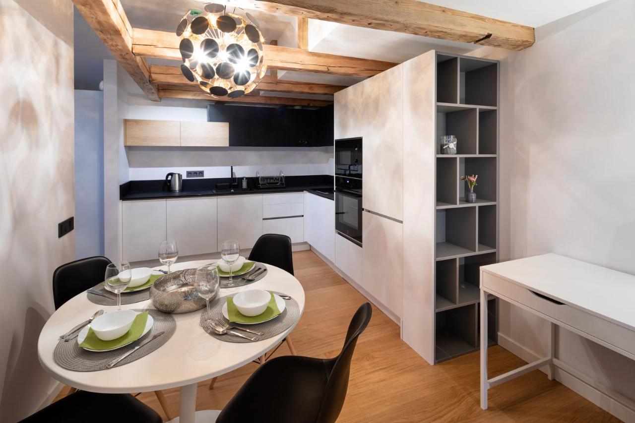 Merkela Loft Apartment Beside Vermanes Park Riga Ngoại thất bức ảnh
