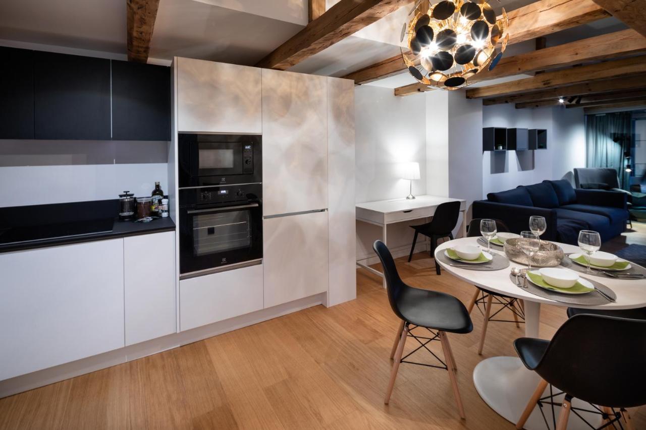 Merkela Loft Apartment Beside Vermanes Park Riga Ngoại thất bức ảnh