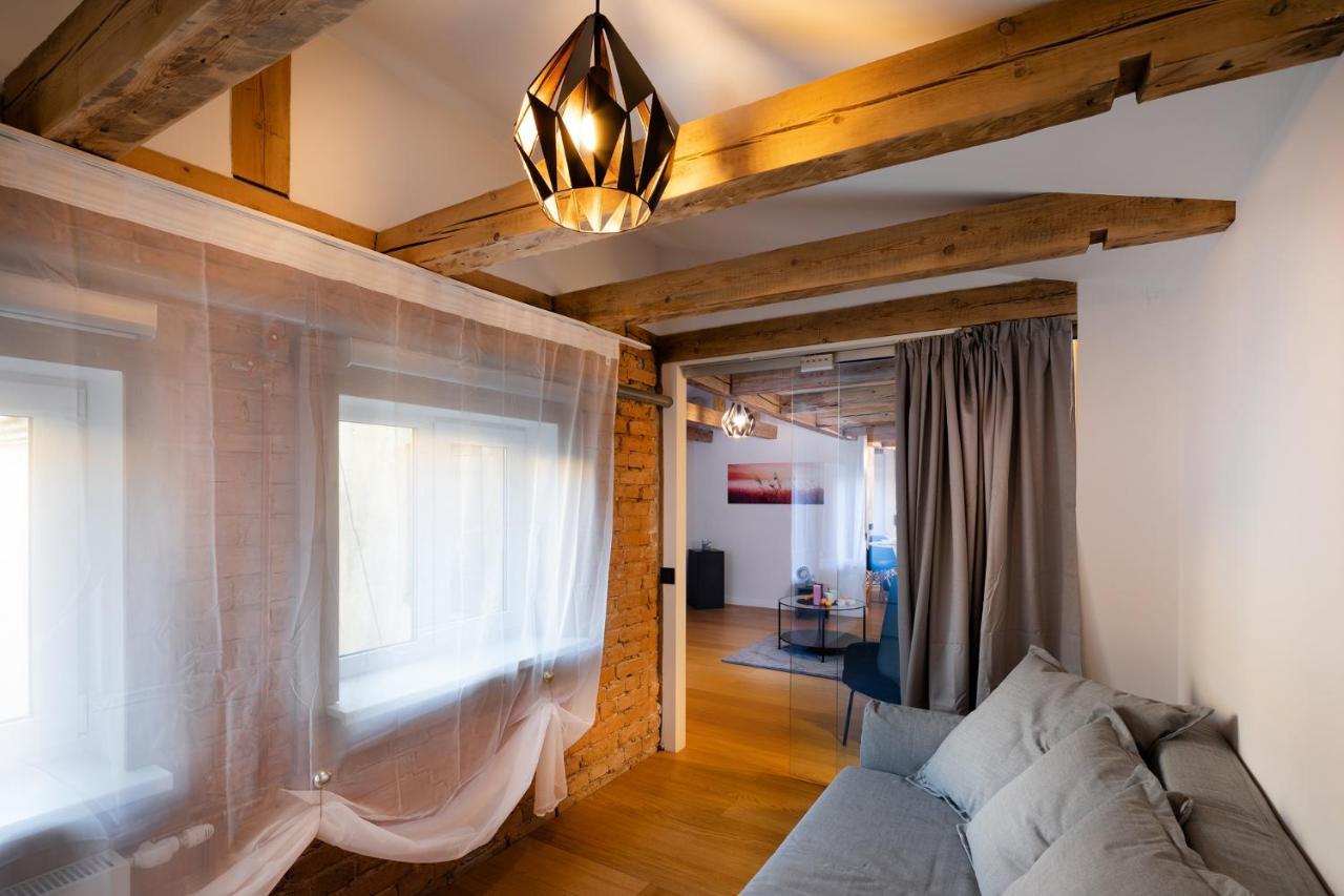Merkela Loft Apartment Beside Vermanes Park Riga Ngoại thất bức ảnh